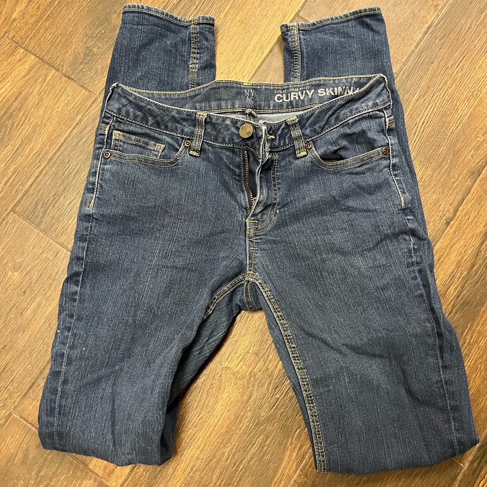 ✨New York & Company size 4 straight leg jeans✨
